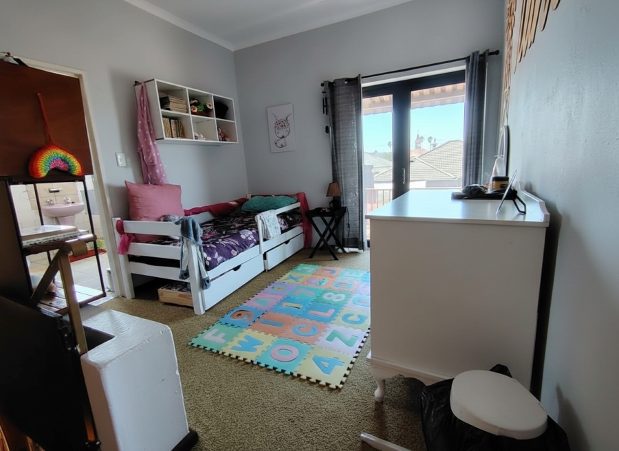 5 Bedroom Property for Sale in Glenlilly Western Cape